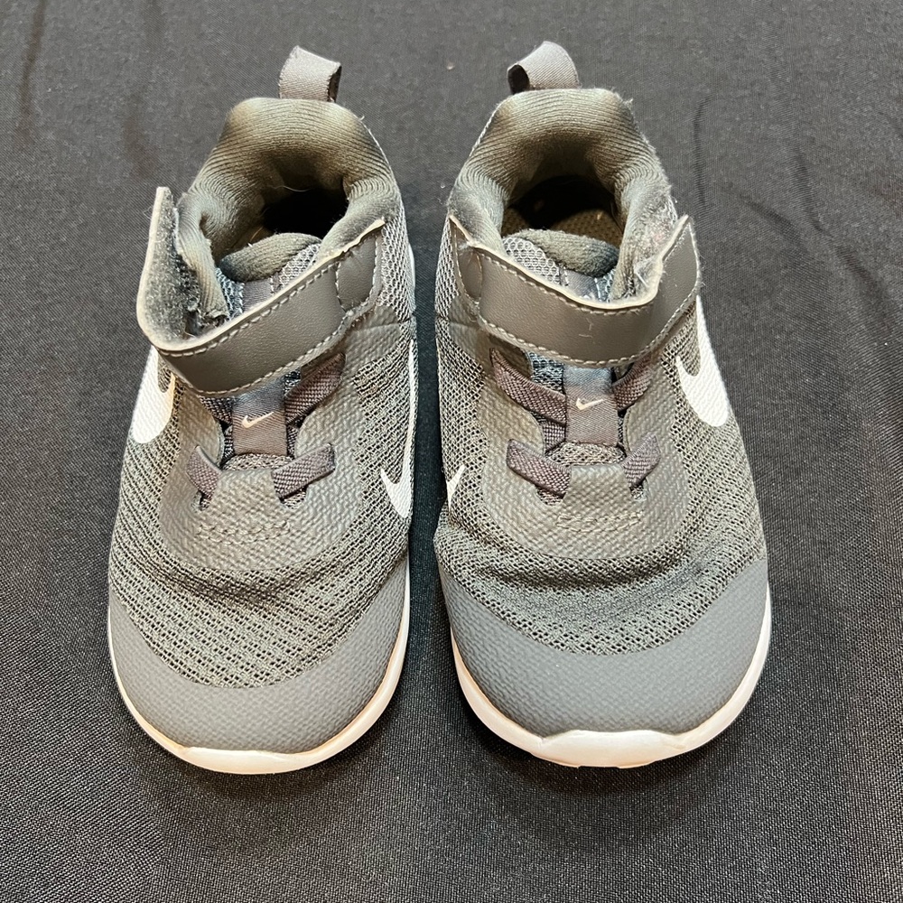 NIKE toddler size 7C